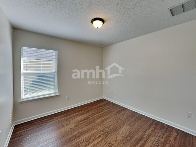 Building Photo - 351 N Twin Maple Rd