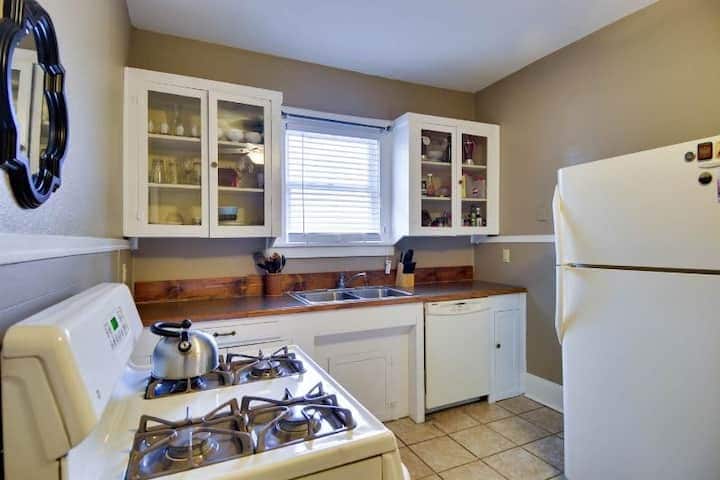 Building Photo - 806 E Ashby Pl