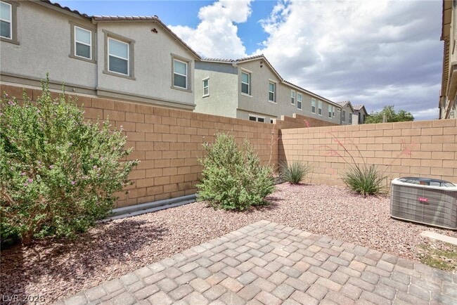 Building Photo - 5327 Lazy Breeze Ave
