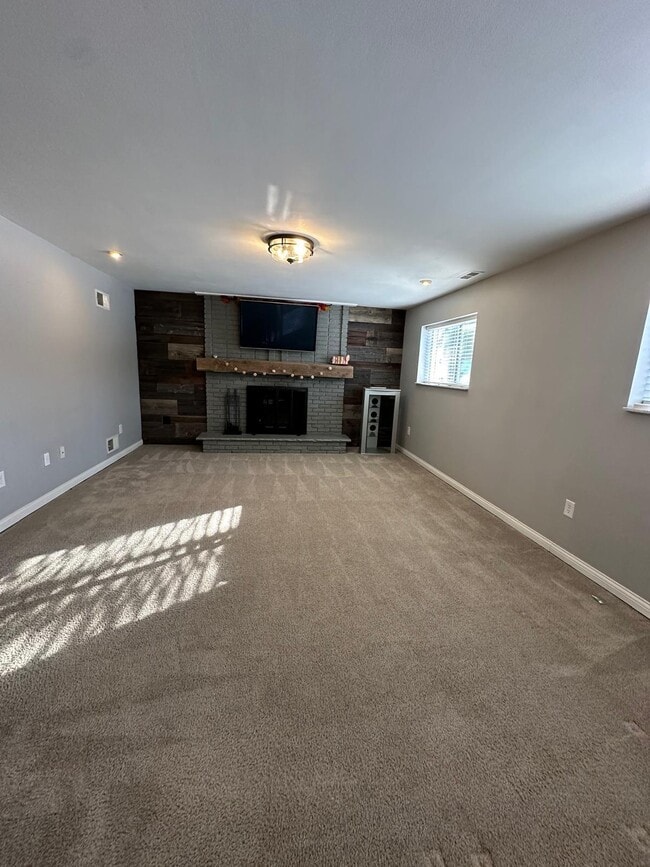 Building Photo - 2184 Cumberland Dr