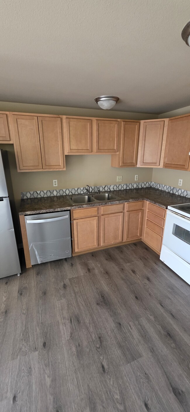 Building Photo - NE Timberlake