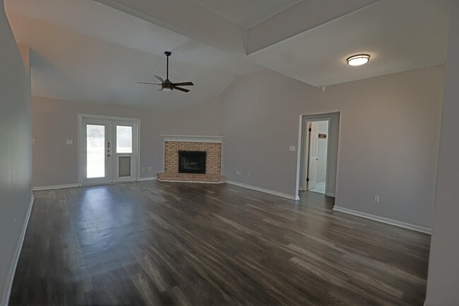 Building Photo - 1915 Sunrise Dr