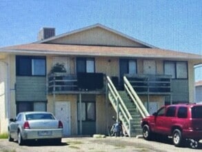 Building Photo - Large 2bed/1bath apartment
