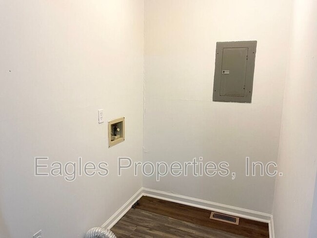 Building Photo - 1401 Dakota Ave