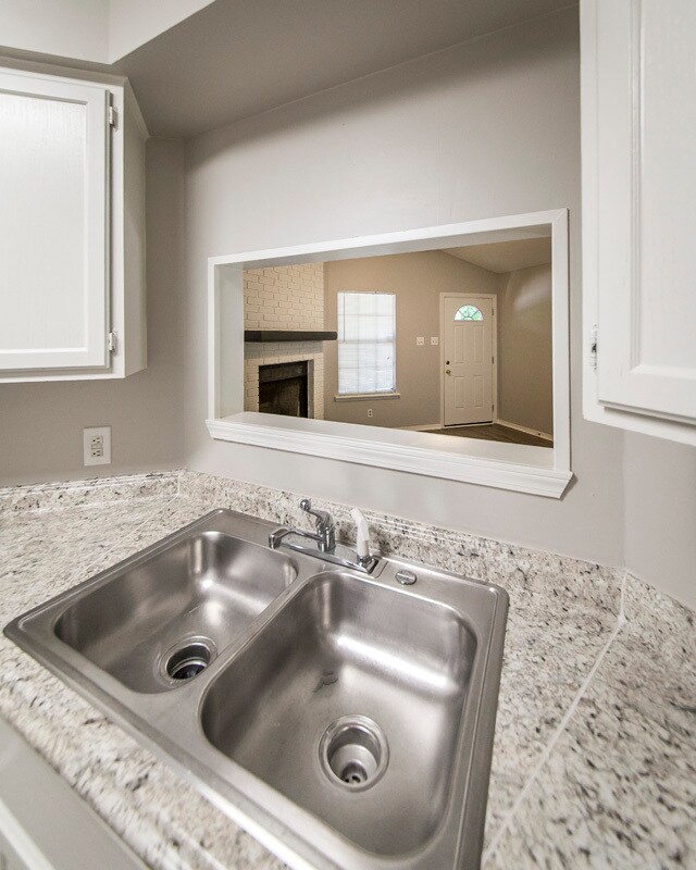 Building Photo - 6 Laramie Ln