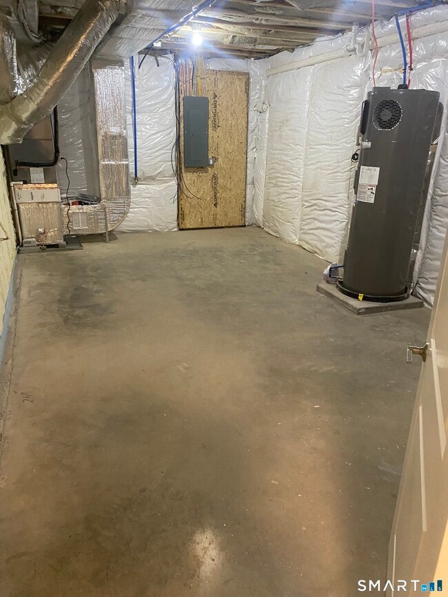 Building Photo - 919 Strongtown Rd