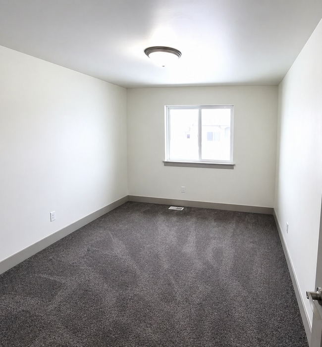 Building Photo - BEAUTIFUL 4 BED 3 BATH HOME IN REXBURG WITH CONNECTED OFFICE & SEPARATE ENTRANCE