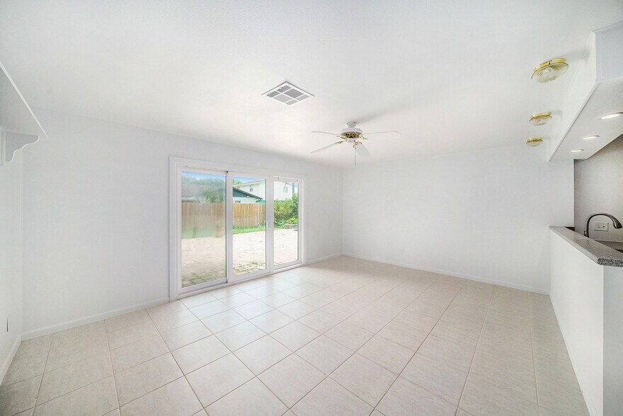 Building Photo - 4711 Travertine Dr