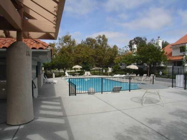 Building Photo - 4500 Villas Dr