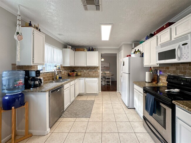 Building Photo - 2909 Laurelridge Dr