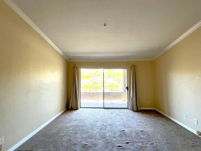 Building Photo - 1BR Condo with Private Balcony, Central A/C & Community Amenities in Corona
