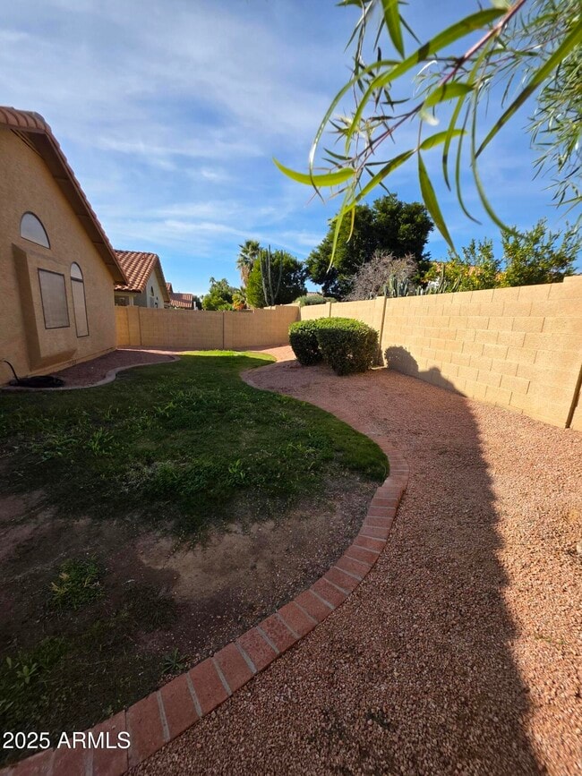 Building Photo - 5946 E Aire Libre Ln