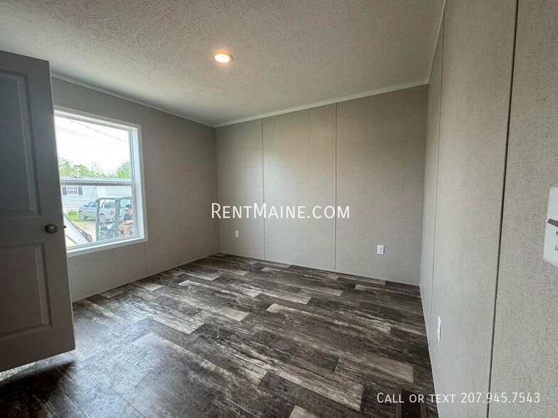 Building Photo - 111 H St