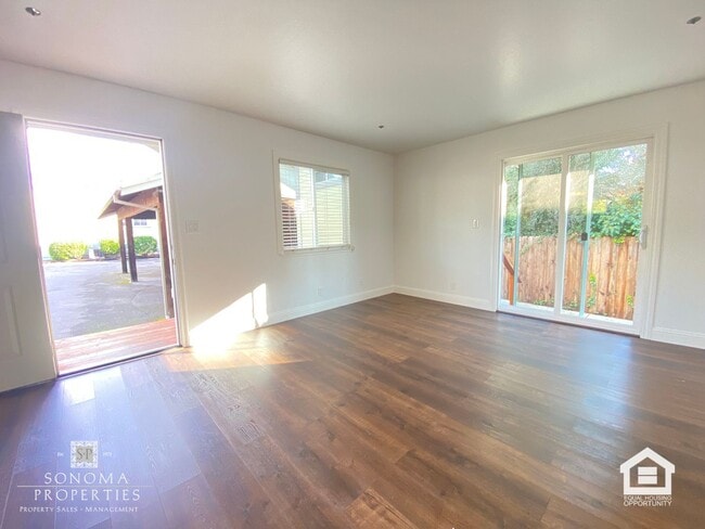 Building Photo - 2BD/1BA Duplex In Downtown Sonoma!