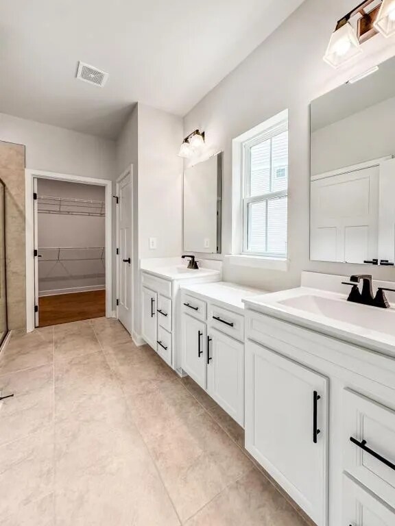 Building Photo - Galil Townhouse