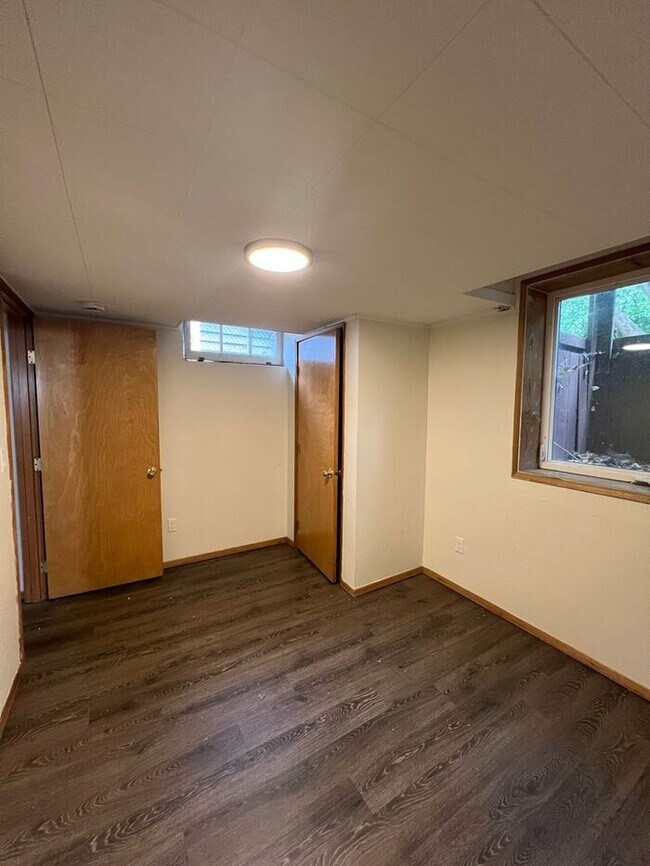 Building Photo - Reserve Now: Spacious, Newly Renovated 5-B...