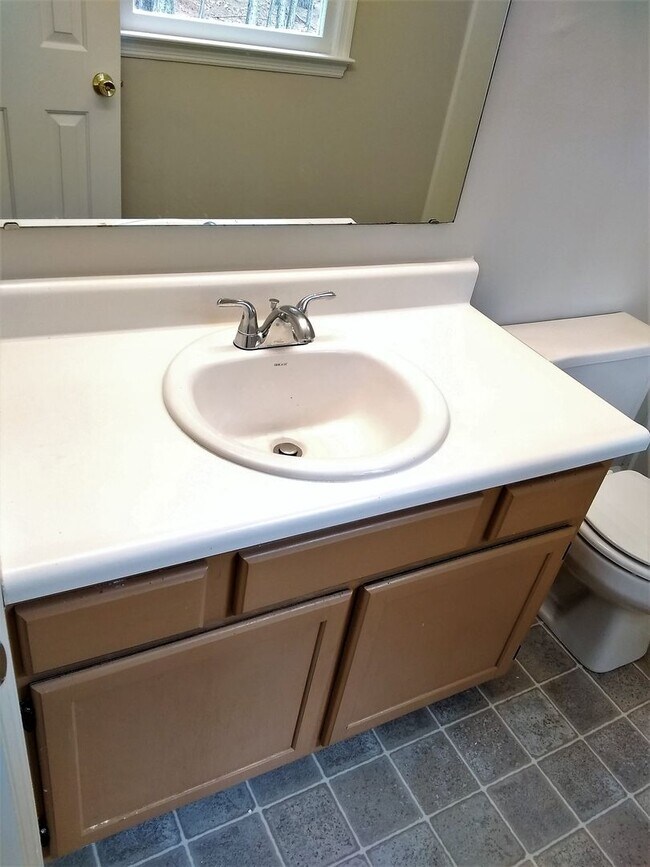 Building Photo - UPDATED & SPACIOUS 3 Bedroom 2 Bathroom home close to SHOPPING & FT BRAGG!!