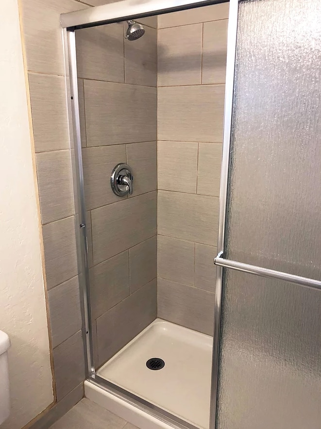 Unit B - Bathroom 2 - 1025 El Embarcadero Rd