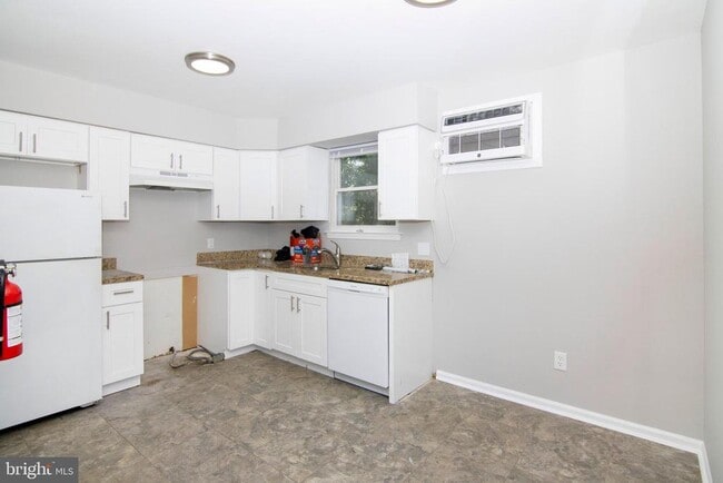 Building Photo - 106 Haines Ave