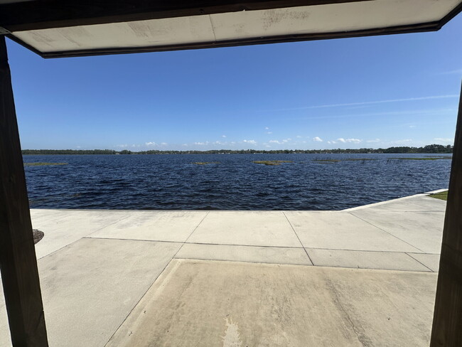 Building Photo - "Charming 1Bedroom Lake Front Mobile Home ...