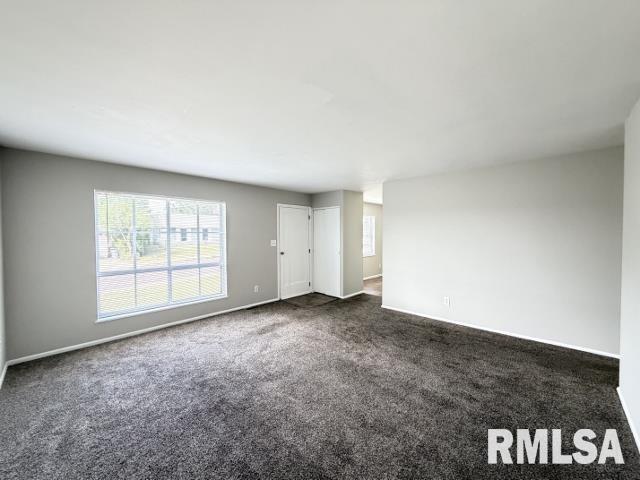 Building Photo - 2220 W Kensington Dr