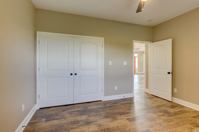 Building Photo - 135 Riverbend Dr