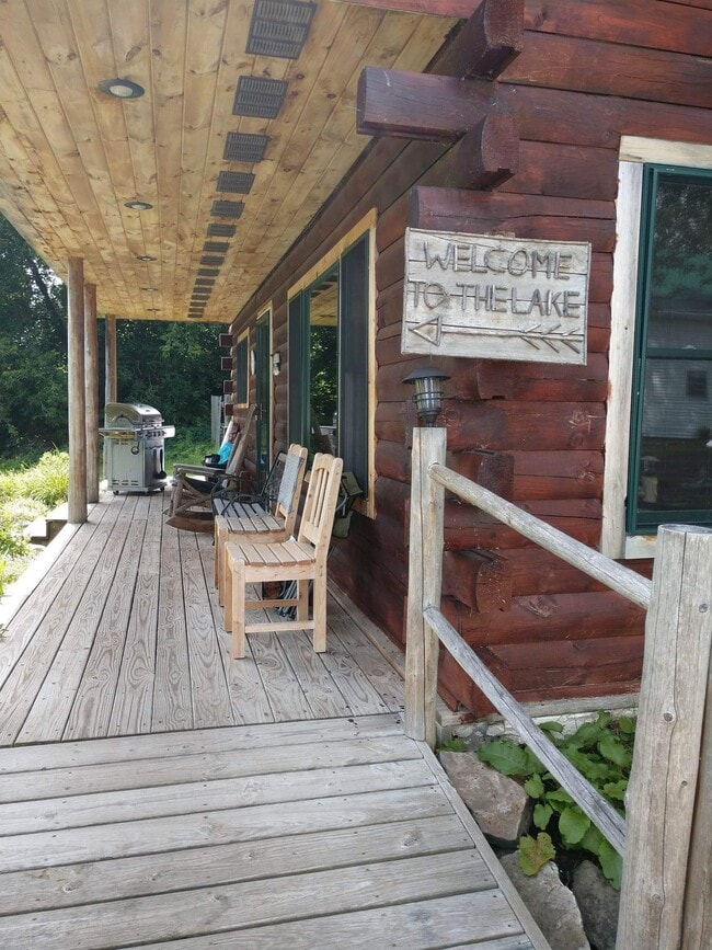 Building Photo - 8 Ridge St