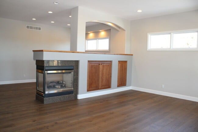 Building Photo - 8236 Hidden Cove Ct