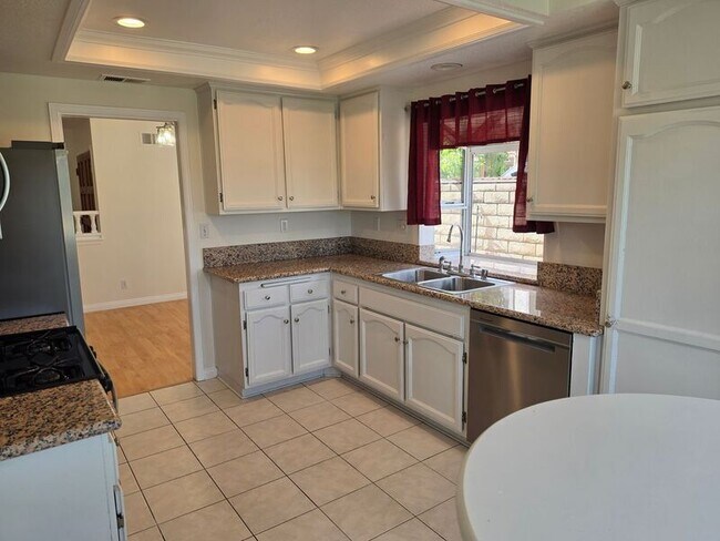 Building Photo - 27875 Avenida Armijo