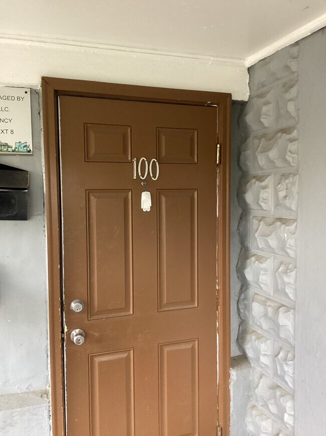 Building Photo - Move-In Ready | Two-Bedroom Apartment in Lakewood