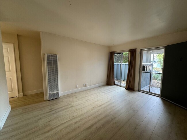 Building Photo - Adorable 2 bed 1 bath unit located in a 4 Plex close to Downtown Vacaville!!