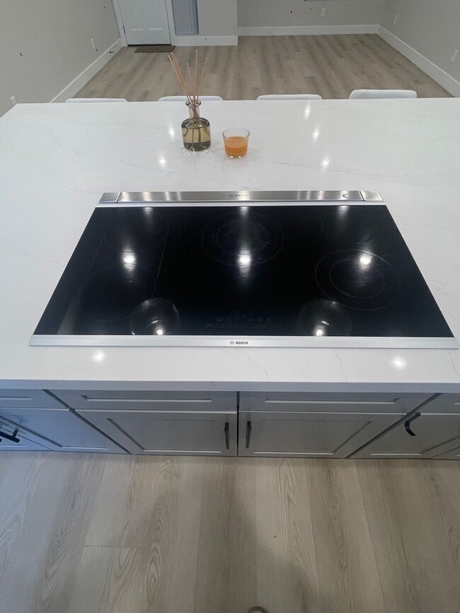 Building Photo - Modern Home in Millcreek – Stylish Living ...