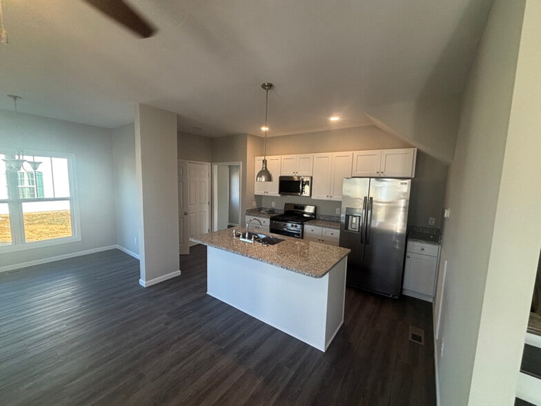 Building Photo - 163 Apache Ln