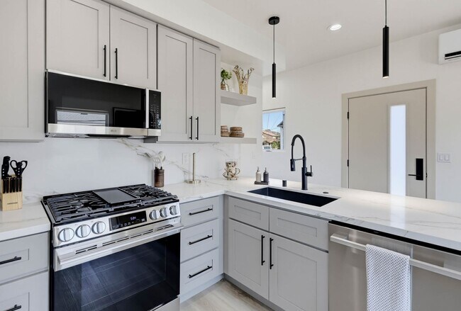 Building Photo - 426-426 Arbor Dr