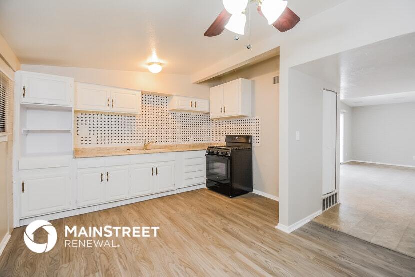 Building Photo - 734 W Holladay Dr