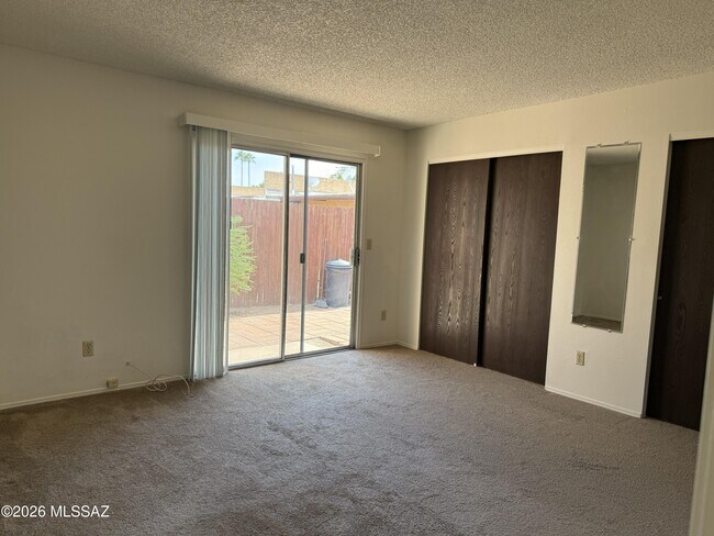 Building Photo - 964 S Pantano Rd