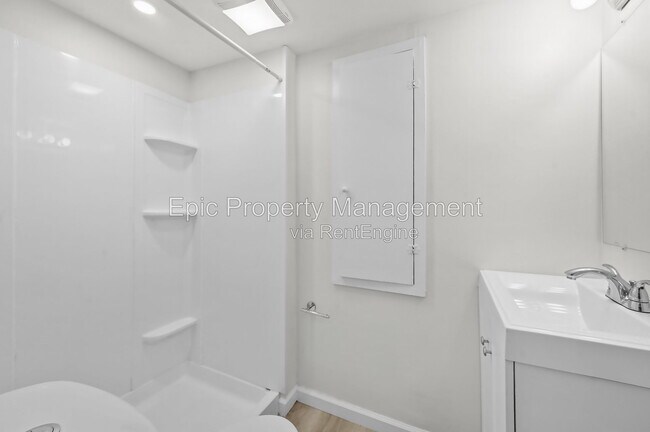 Building Photo - 224 Stratford Rd