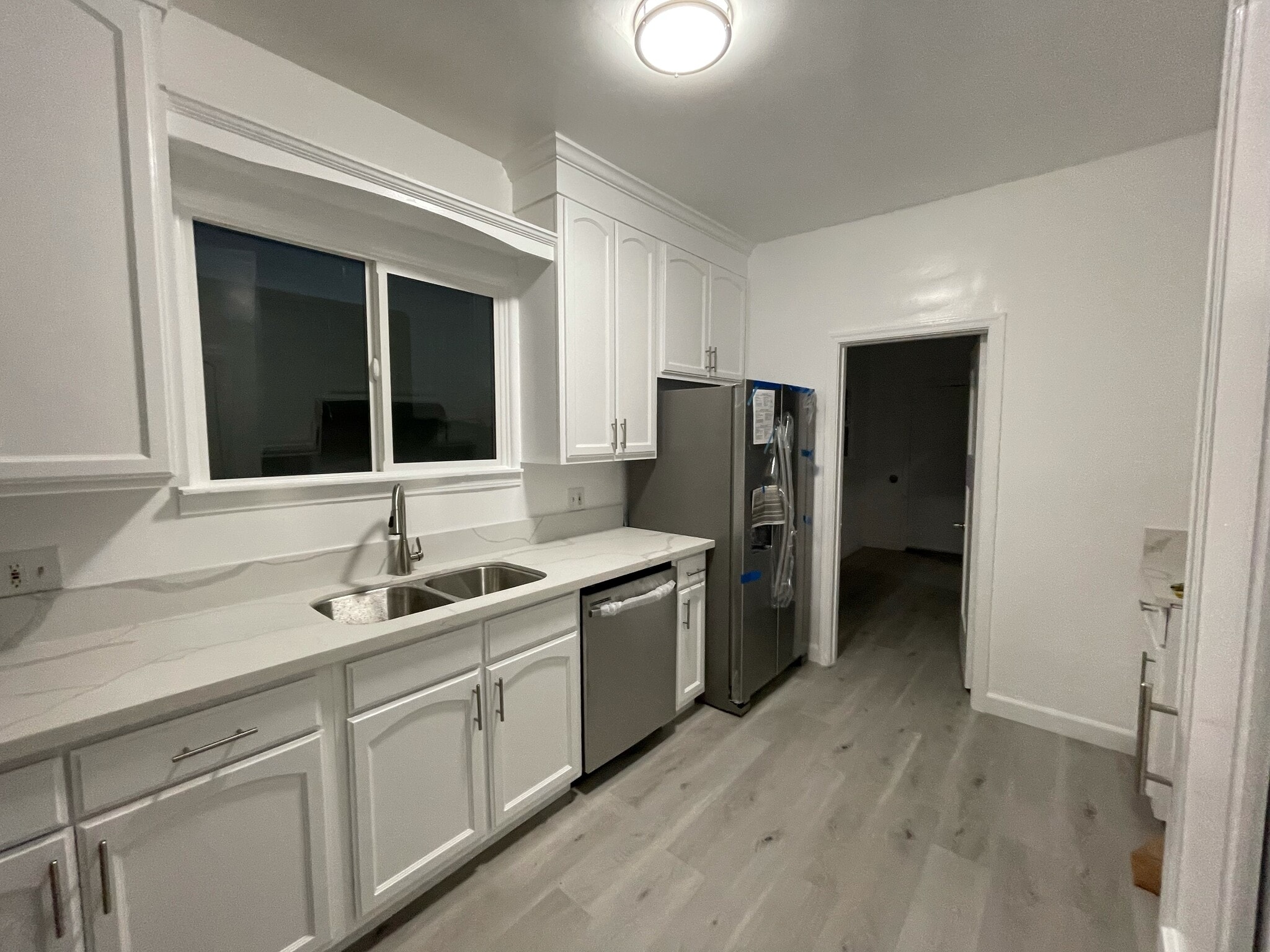 Kitchen w/ Appliances - 1633 S Highland Ave
