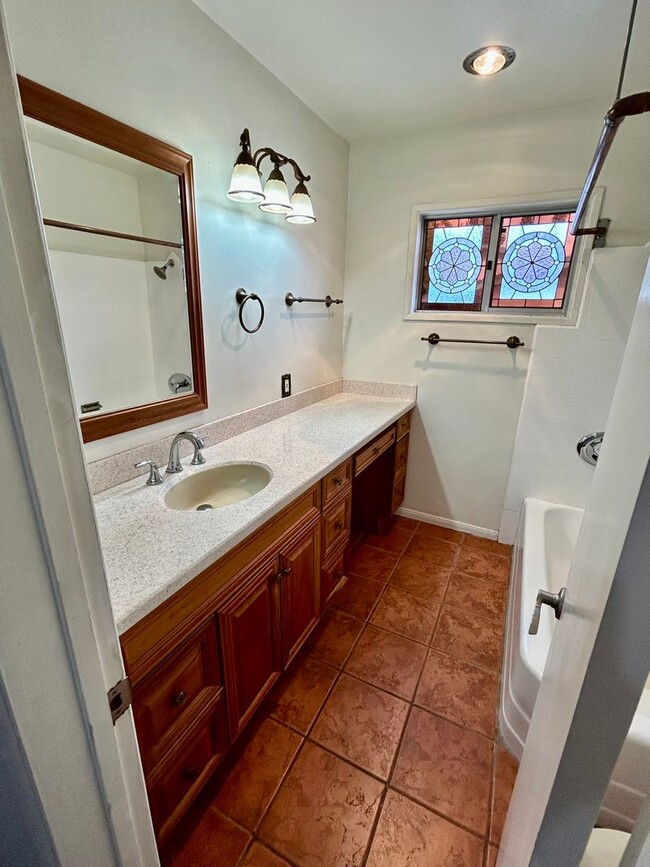 Building Photo - 4 Bedroom 3 bath Home In Rolando Village