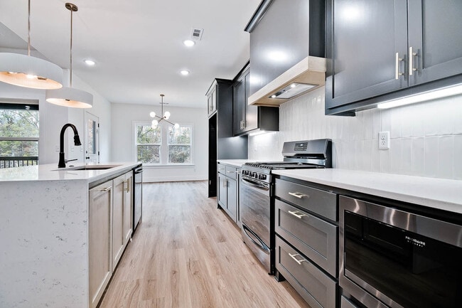 Building Photo - 5 Bayhill Ln