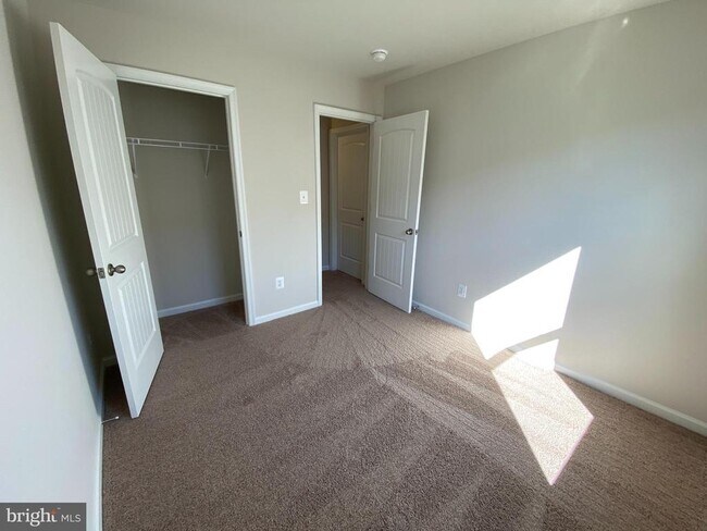 Building Photo - 134 Bloomsbury St