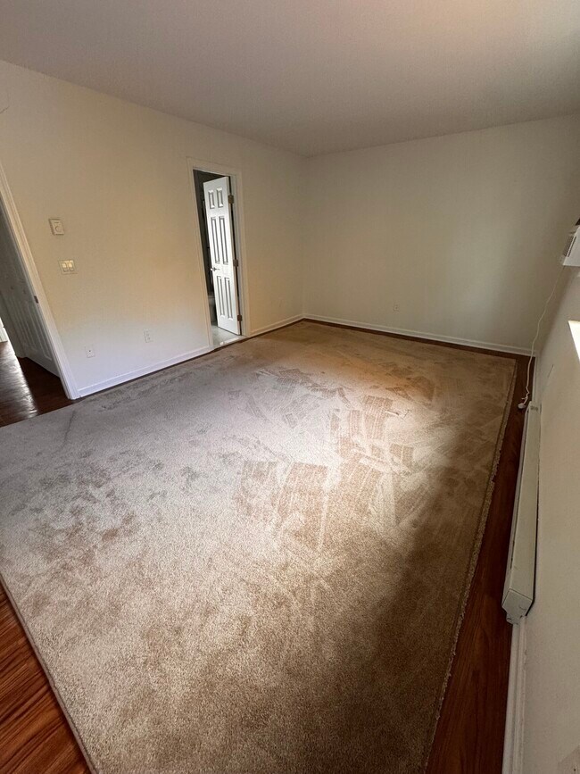 Building Photo - 18 Triangle St