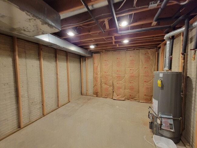 Building Photo - Upscale and Spacious Cedar Falls House for...