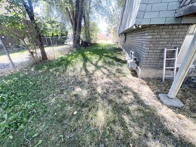 Building Photo - 310 E 1400 S