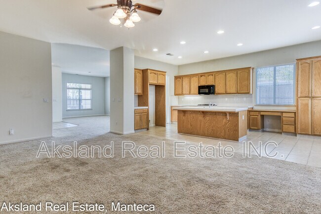 Building Photo - 2261 Silverlace Pl