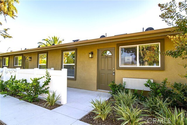 Building Photo - 1198 S San Antonio Ave