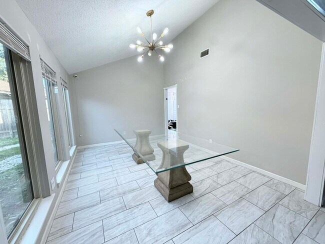 Building Photo - 6610 Campden Dr