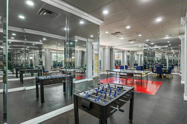 Building Photo - 2030 S Ocean Dr