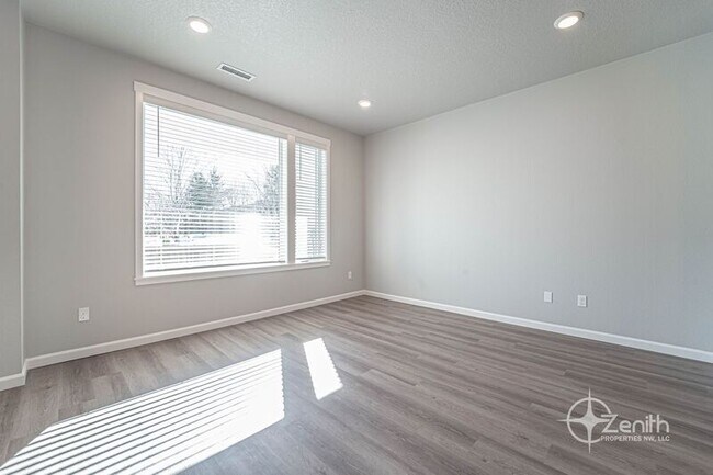 Building Photo - 16327 NE 21st St