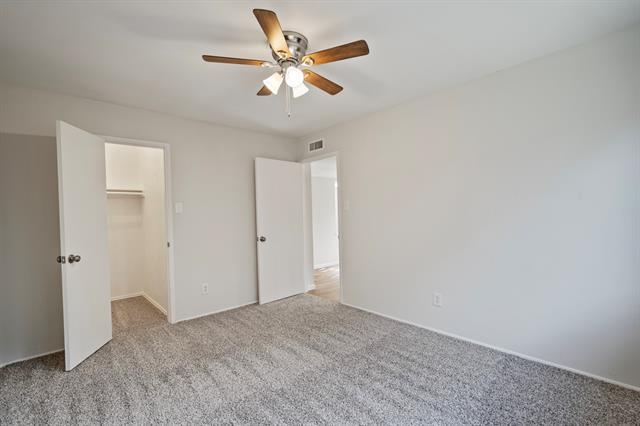 Building Photo - 3002 Lindbergh Dr